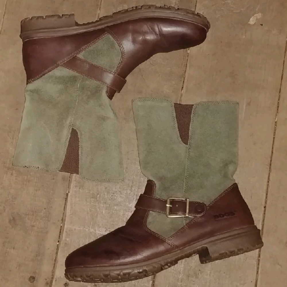 Bogs Bobby waterproof mid boots.